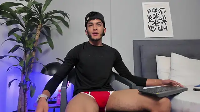 Tylerffoxx online show from May 14, 7:31 pm