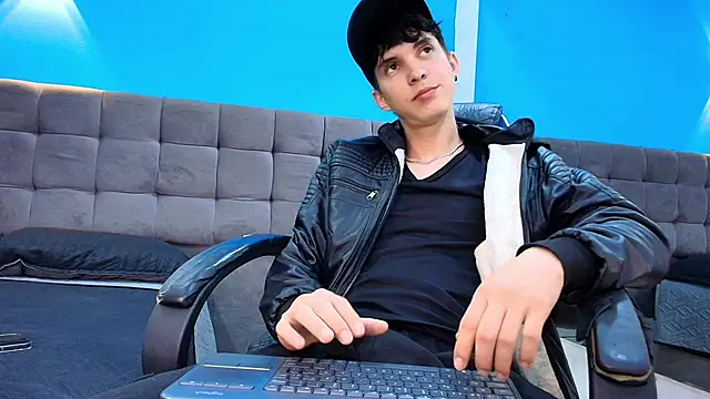 Jheampiiero online show from May 20, 2:12 pm