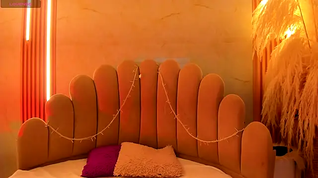 lanarios online show from October 17, 4:37 am