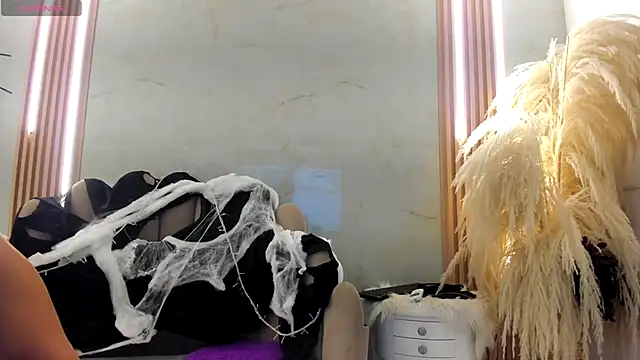 lanarios online show from October 24, 4:20 am