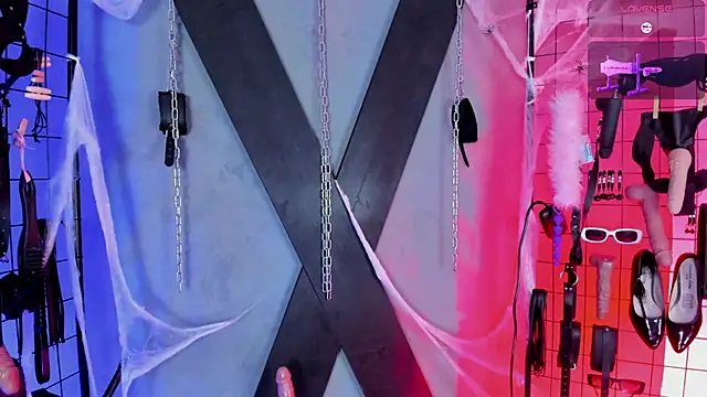 Snapshot of VictoryaLiah_BDSM chatting on October 24, 11:06 am VictoryaLiah BDSM online show from October 24, 11:06 am