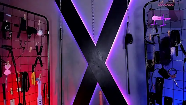 Snapshot of VictoryaLiah_BDSM chatting on March 20, 10:53 am VictoryaLiah BDSM online show from March 20, 10:53 am