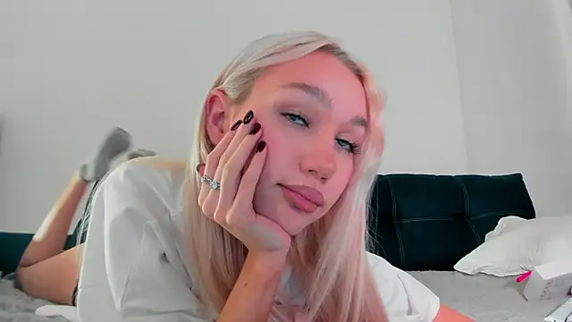 Snapshot of cuteleraay chatting on September 22, 8:33 pm cuteleraay online show from September 22, 8:33 pm