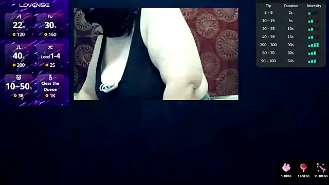 Snapshot of redneckmilker chatting on February 15, 7:27 am redneckmilker online show from February 15, 7:27 am