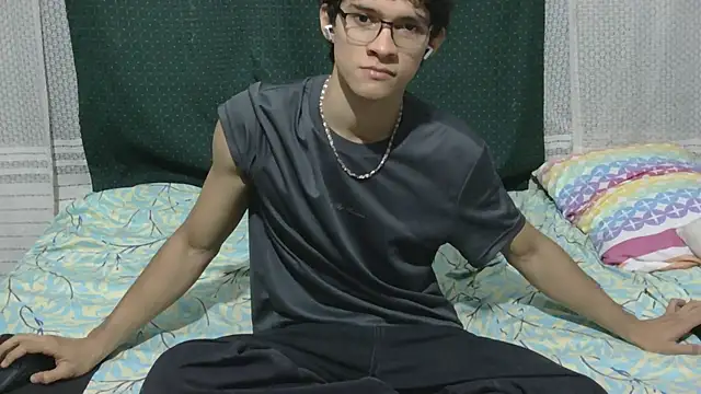 Snapshot of Samuel_Hills_II chatting on February 17, 1:51 pm Samuel Hills II online show from February 17, 1:51 pm