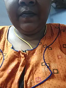 Snapshot of TAMIL_ELAKKIYA chatting on October 6, 11:51 am TAMIL ELAKKIYA online show from October 6, 11:51 am