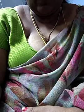 Snapshot of TAMIL_ELAKKIYA chatting on December 19, 8:10 am TAMIL ELAKKIYA online show from December 19, 8:10 am