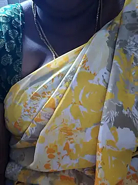 Snapshot of TAMIL_ELAKKIYA chatting on February 1, 9:52 am TAMIL ELAKKIYA online show from February 1, 9:52 am