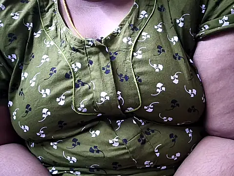 Snapshot of TAMIL_ELAKKIYA chatting on February 1, 10:41 pm TAMIL ELAKKIYA online show from February 1, 10:41 pm