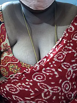 Snapshot of TAMIL_ELAKKIYA chatting on February 5, 12:26 am TAMIL ELAKKIYA online show from February 5, 12:26 am