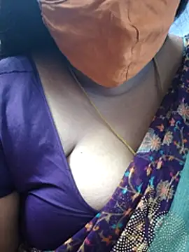 Snapshot of TAMIL_ELAKKIYA chatting on February 10, 8:24 pm TAMIL ELAKKIYA online show from February 10, 8:24 pm