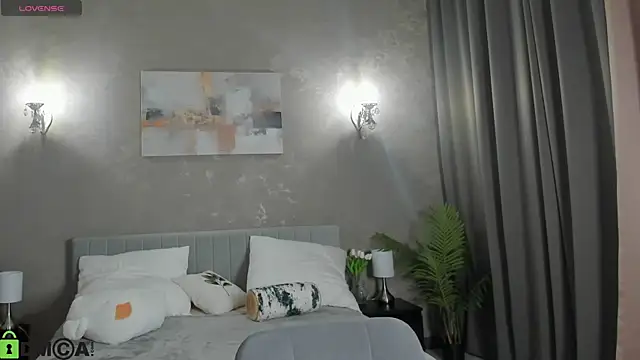 Snapshot of Daria_J chatting on May 14, 12:23 pm Daria J online show from May 14, 12:23 pm