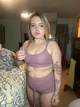 JuicyExxxperience online show from December 17, 2:01 pm