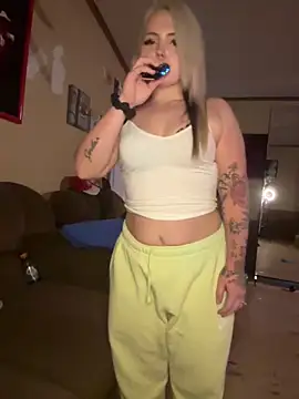 Snapshot of JuicyExxxperience chatting on February 13, 12:45 pm JuicyExxxperience online show from February 13, 12:45 pm