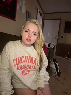 Snapshot of JuicyExxxperience chatting on February 21, 1:45 pm JuicyExxxperience online show from February 21, 1:45 pm