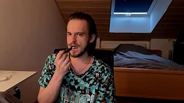 Snapshot of Bez3ybik chatting on April 12, 3:17 pm Bez3ybik online show from April 12, 3:17 pm