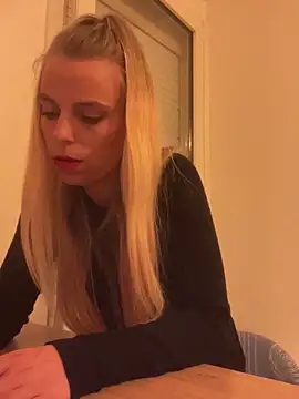 BrumeLove online show from April 30, 7:53 pm