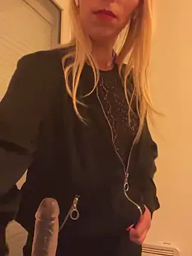 BrumeLove online show from May 6, 8:36 pm
