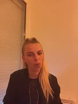 BrumeLove online show from May 11, 7:47 am