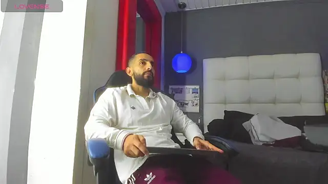 Yiyo10  online show from February 23, 3:26 am