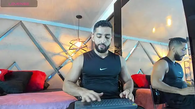 Yiyo10  online show from May 14, 3:57 am