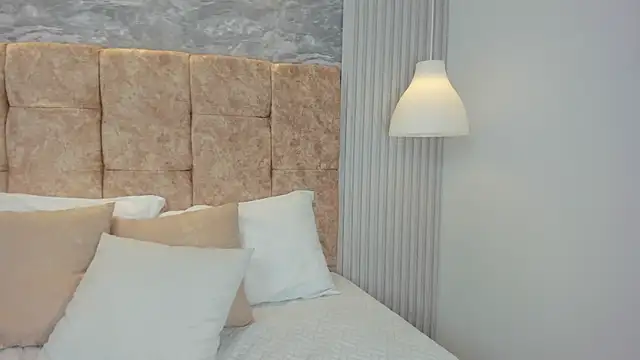 emily arias online show from September 25, 3:43 am