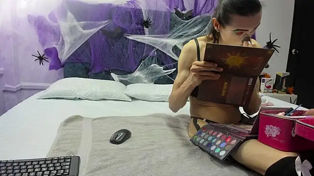 Snapshot of shantala_nastasiia chatting on October 28, 12:30 pm shantala nastasiia online show from October 28, 12:30 pm