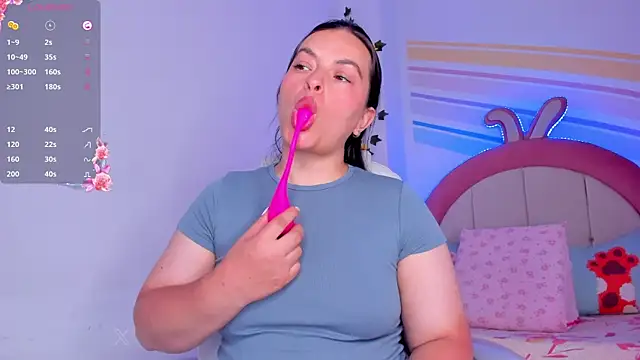 Ariah Walker  online show from September 30, 1:43 am