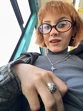 Snapshot of Only_April chatting on October 3, 9:17 am Only April online show from October 3, 9:17 am