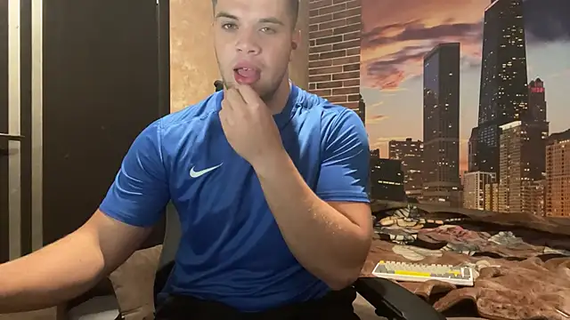 MusclePhantom online show from September 24, 7:50 pm