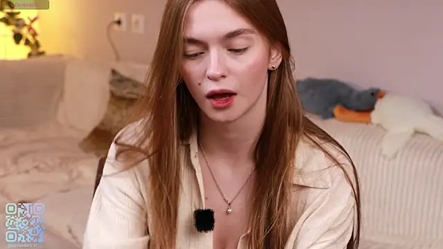 Snapshot of MarianFares chatting on October 3, 7:00 pm MarianFares online show from October 3, 7:00 pm