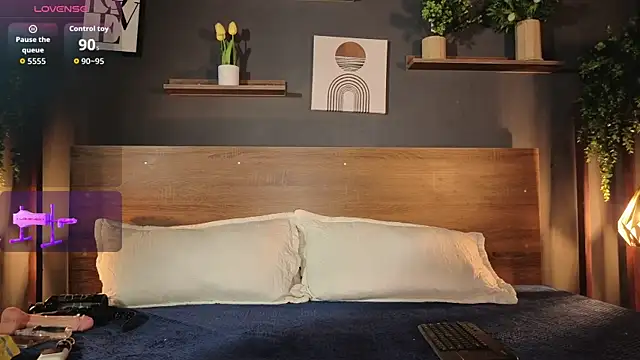 Snapshot of KLOE_LUSTX chatting on February 24, 10:08 pm KLOE LUSTX online show from February 24, 10:08 pm