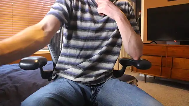 Snapshot of jjjjjfive chatting on April 7, 1:50 am jjjjjfive online show from April 7, 1:50 am