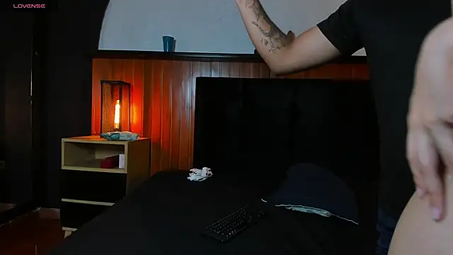 Snapshot of CuteButHarder chatting on April 17, 4:48 am CuteButHarder online show from April 17, 4:48 am