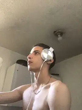 Snapshot of Lobito_00 chatting on October 2, 7:43 pm Lobito 00 online show from October 2, 7:43 pm