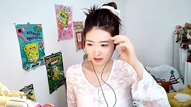 Snapshot of Moonlight-23 chatting on October 28, 7:01 am Moonlight-23 online show from October 28, 7:01 am