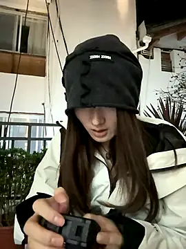 Snapshot of Moonlight-23 chatting on November 8, 1:22 pm Moonlight-23 online show from November 8, 1:22 pm