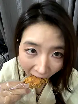 Snapshot of Moonlight-23 chatting on November 15, 2:35 pm Moonlight-23 online show from November 15, 2:35 pm