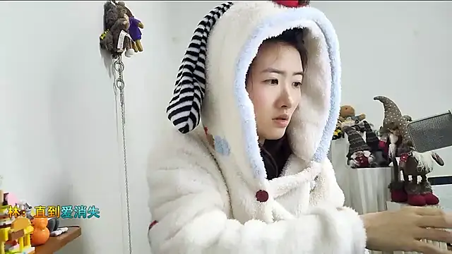 Snapshot of Moonlight-23 chatting on December 15, 1:04 pm Moonlight-23 online show from December 15, 1:04 pm