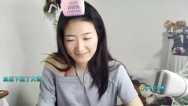 Snapshot of Moonlight-23 chatting on December 22, 1:41 pm Moonlight-23 online show from December 22, 1:41 pm