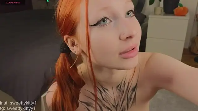 sweettykitty online show from May 11, 4:04 pm