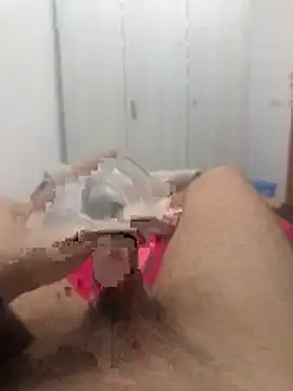 Snapshot of s1m0n3hot chatting on February 16, 2:35 pm s1m0n3hot online show from February 16, 2:35 pm