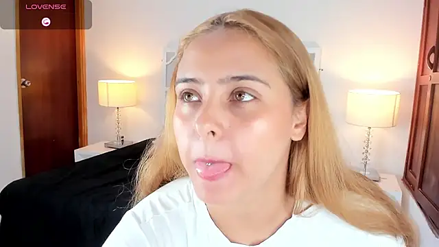 Snapshot of MikaelaStone chatting on October 11, 12:04 pm MikaelaStone online show from October 11, 12:04 pm