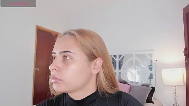 Snapshot of MikaelaStone chatting on October 15, 12:05 pm MikaelaStone online show from October 15, 12:05 pm