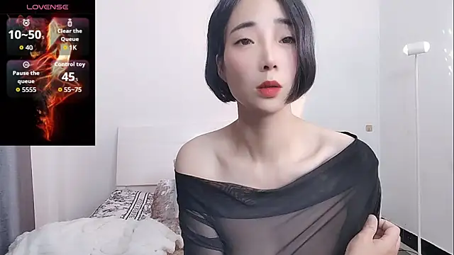 Snapshot of YIWA-2000 chatting on December 18, 7:36 am YIWA-2000 online show from December 18, 7:36 am