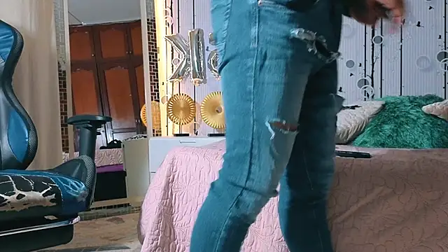 Snapshot of AlphaDrip chatting on November 4, 12:15 pm AlphaDrip online show from November 4, 12:15 pm