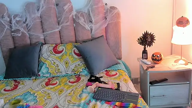 Lily666  online show from October 18, 8:20 pm