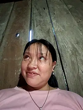 Snapshot of MuiNay chatting on October 1, 10:43 am MuiNay online show from October 1, 10:43 am