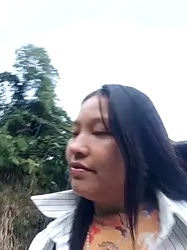 Snapshot of MuiNay chatting on October 27, 11:41 pm MuiNay online show from October 27, 11:41 pm