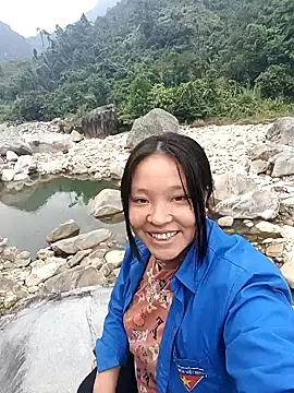 Snapshot of MuiNay chatting on October 31, 1:17 am MuiNay online show from October 31, 1:17 am